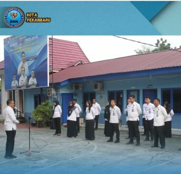 Apel pagi personil BNN Kota Pekanbaru Apel pagi personil BNN Kota Pekanbaru