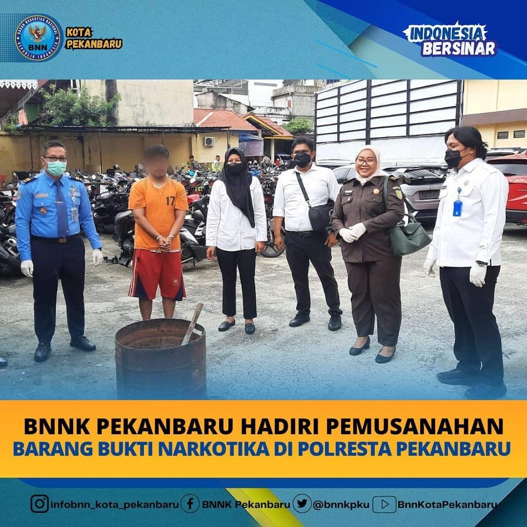 PEMUSNAHAN BARANG BUKTI DI POLRESTA PEKANBARU PEMUSNAHAN BARANG BUKTI DI POLRESTA PEKANBARU